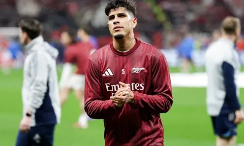 Chấn thương của Hincapie mang lại nỗi lo lớn cho Arsenal