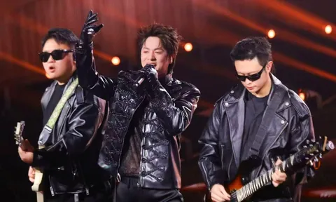 Đăng Khôi khuấy bùng không khí với màn trình diễn rock “Thiệp Hồng Sai Tên” và “Xem Như Em Chẳng May”