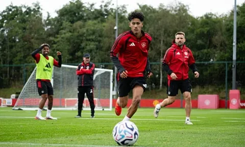 Cúi đầu trước thần đồng, Man Utd sẽ mất tất cả