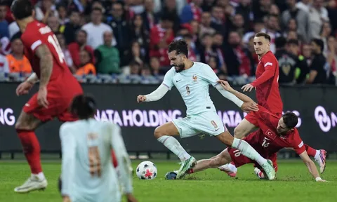 Zidane chỉ ra điểm khác biệt của Rayan Cherki