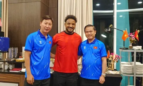 HLV Kim Sang-sik xin lỗi vì chấn thương của Xuân Son