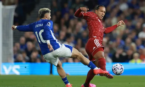 Tin đồn chuyển nhượng sáng 30/9: Real Madrid liên hệ Van Dijk; Bayern Munich giữ chân Olise