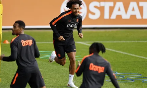 Van Nistelrooy bị nghi ngờ "nhúng tay" giúp Zirkzee lên tuyển Hà Lan