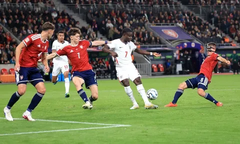 CĐV tuyển Anh: "Saka đã quên mất cách chơi bóng"