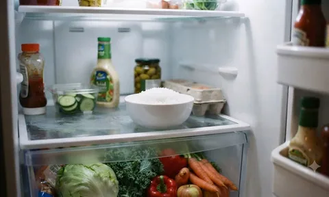 Đặt bát muối trắng vào tủ lạnh: Mẹo hay ai không biết tiếc hùi hụi