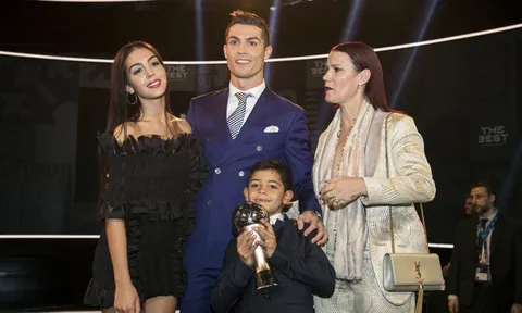 Chị gái Ronaldo chỉ trích đội tuyển, truyền thông, người dân Bồ Đào Nha