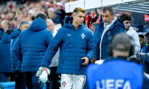 Từ Ten Hag đến Jesus, Ronaldo tự hủy hoại chặng cuối sự nghiệp