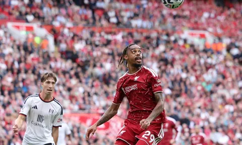 Mờ nhạt ở Liverpool, Barcola bị Henry cảnh báo