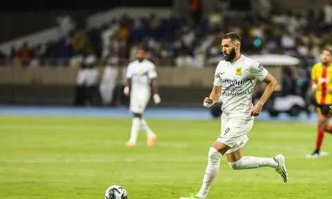 Ferdinand khuyên MU ký Benzema cứu hàng công