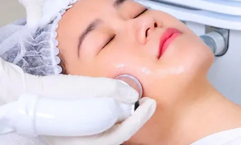 Bác sĩ Thái Như Ngọc chia sẻ phương pháp tiếp cận trẻ hóa cá nhân hóa qua trường hợp Diễn viên Lâm Vỹ Dạ