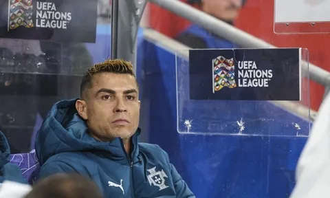 Khi cái tôi của Ronaldo lớn hơn màu cờ Bồ Đào Nha