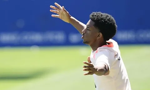 MU vượt Liverpool vụ Balde, nhắm Raum dự phòng