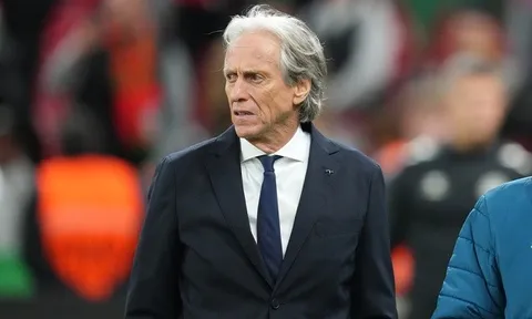 HLV Jorge Jesus khẳng định vẫn nắm trọn phòng thay đồ
