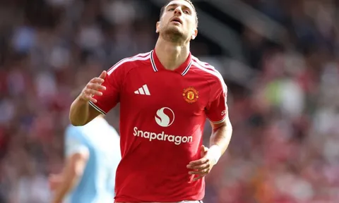 Dalot ''chạm ngưỡng'', MU đang khám phá giải pháp đột biến từ Serie A