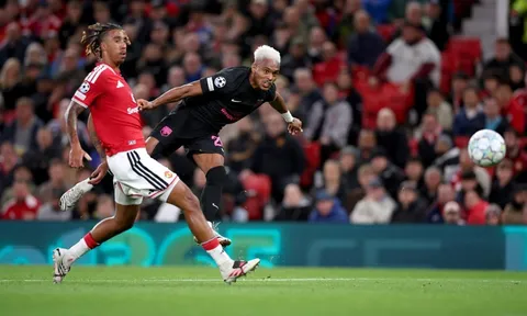 MU lo mất Leny Yoro trước sự dòm ngó từ PSG và Arsenal
