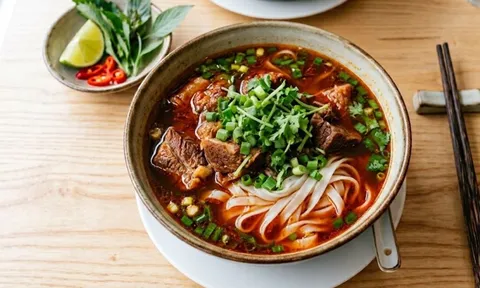 Cách nấu phở bò sốt vang kiểu Hà Nội chuẩn vị