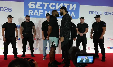 Sức mạnh áp đảo của Khamzat Chimaev trước Tyron Woodley tại đấu trường RAF Moscow