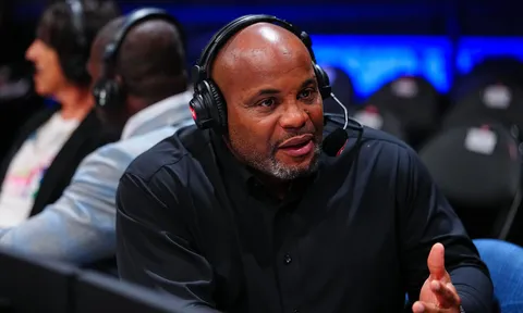 Daniel Cormier lên tiếng về cáo buộc đạo đức giả sau khi chỉ trích Gable Steveson tại UFC 331