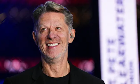 John Martin bất ngờ từ chức CEO PFL-MVP: Mở đường cho đế chế của Nakisa Bidarian và Jake Paul
