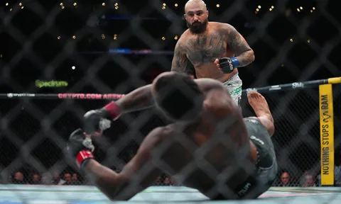 Kết quả UFC 331: Sean Sharaf tạo địa chấn khi knock-out Gable Steveson chỉ trong 12 giây