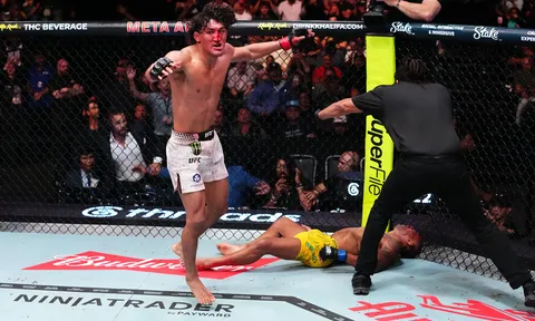 Trận đấu chính UFC Vegas 121: Raul Rosas Jr. thắng ngược ngoạn mục sau pha bất tỉnh đáng sợ của Raoni Barcelos