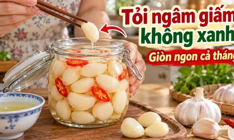 Cách làm tỏi ngâm giấm không đổi màu xanh, giòn ngon cả tháng
