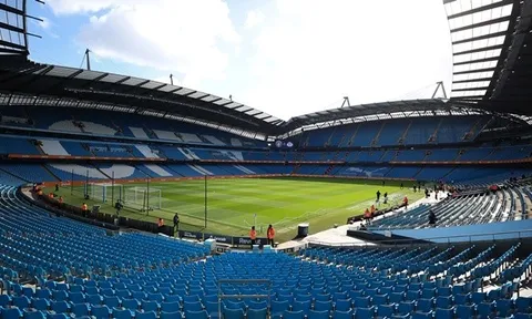 Gary Neville cho rằng giới chủ Man City khó giữ lại vị thế