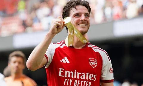Arsenal sắp chốt gia hạn Declan Rice, chậm trễ vụ Odegaard