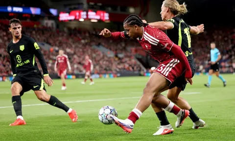 Ngumoha tiết lộ lời khuyên của Salah trong những tháng cuối ở Liverpool