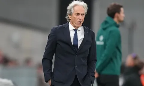 Jorge Jesus giữ vững cái uy thép trước cái tôi của Ronaldo