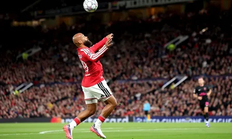 Mbeumo mang cú hích chiến thuật đúng lúc cho Carrick