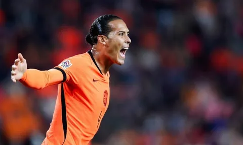 Van Dijk rơi nước mắt trong ngày chạm mốc 100 trận cho Hà Lan