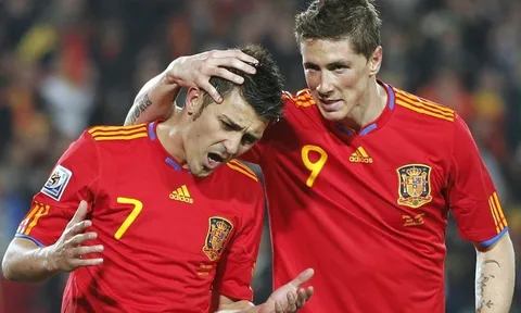 Vì sao David Villa thường bị lu mờ trước Fernando Torres?