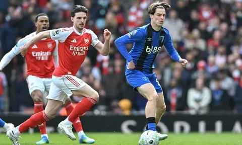 Real theo đuổi Alex Scott, Bournemouth đòi 80 triệu euro