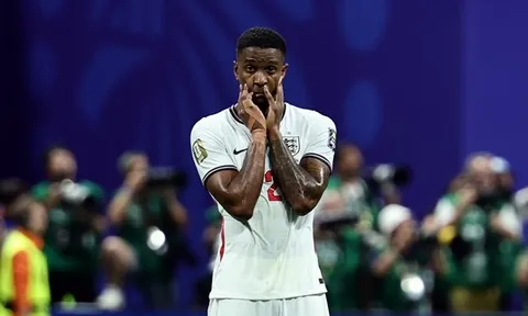 Ezri Konsa dính chấn thương, sớm rời tuyển Anh về Arsenal