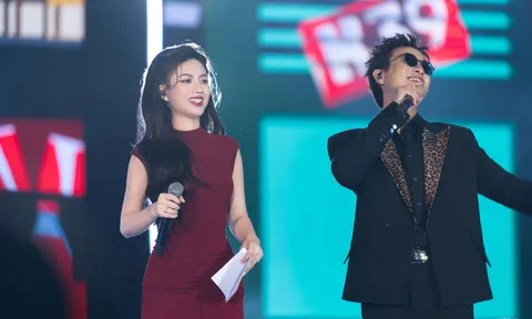 Người đẹp Miss Cosmo Vietnam, MC Thu Hòa trở về trường cũ, đứng chung sân khấu với Anh tài Hà An Huy và UPRIZE