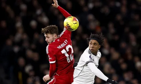 CĐV Liverpool quan ngại về Conor Bradley