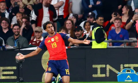 Lamine Yamal: Kỷ lục gia đe doạ ngai vàng của Ronaldo Nazario