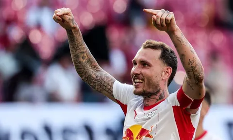 Romano báo tin vui cho Man Utd vụ David Raum