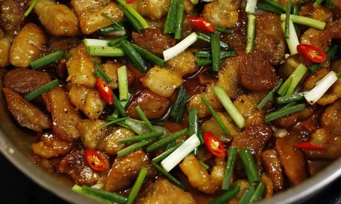 3 lý do nên thêm hành vào món thịt rang cháy cạnh