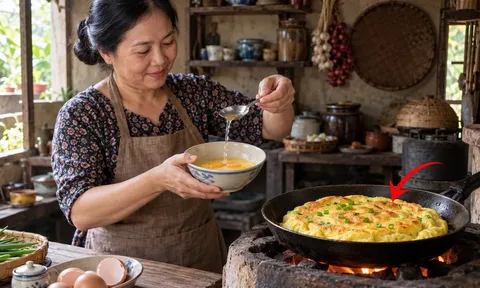 Rán trứng cho thêm thứ này trứng vàng ươm, căng phồng