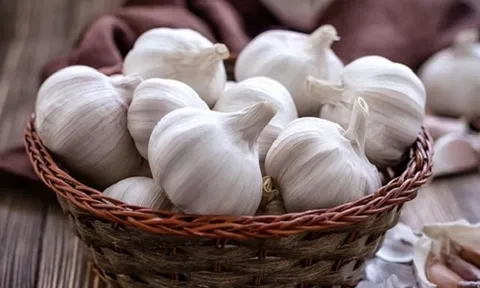 Vì sao nên đặt tỏi trong khu vực nhà bếp?
