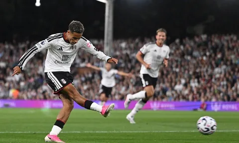 Vì sao Arsenal đưa Josh King vào tầm ngắm?