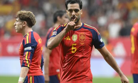 CĐV Tây Ban Nha phát cuồng với Mikel Merino