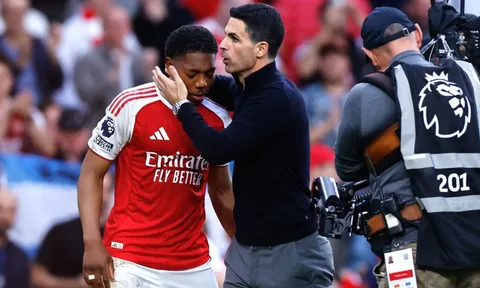 Micah Richards xót xa khi ngọc quý Arsenal phải dự bị