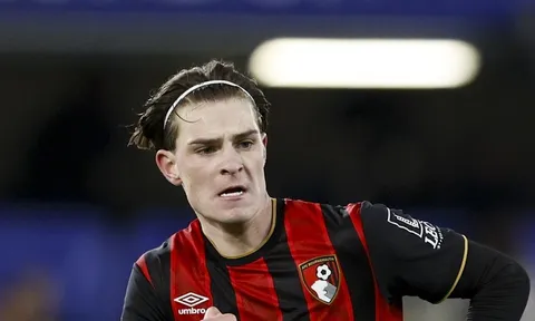 Chelsea chờ chốt hạ Alex Scott với giá giảm sâu
