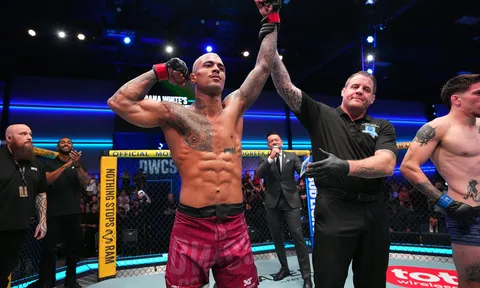 Cổ tích tại DWCS: Nhân viên chạy việc của UFC tung đòn knock-out tàn bạo để giành hợp đồng chuyên nghiệp