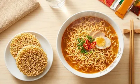 Người thường xuyên ăn mì tôm, sức khỏe có gì khác biệt?