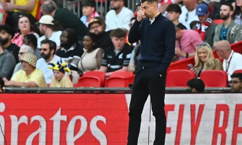Vì sao Tonda Eckert thoát án cấm sau vụ "spygate" của Southampton?