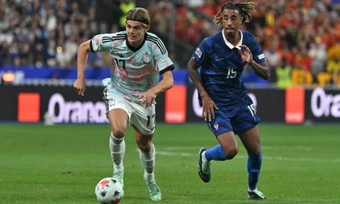 5 điểm tương đồng biến Leny Yoro thành Varane mới